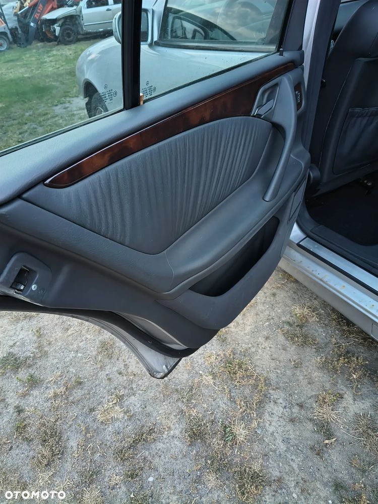 Mercedes-Benz Klasa E 280 4 Matic Elegance - 33