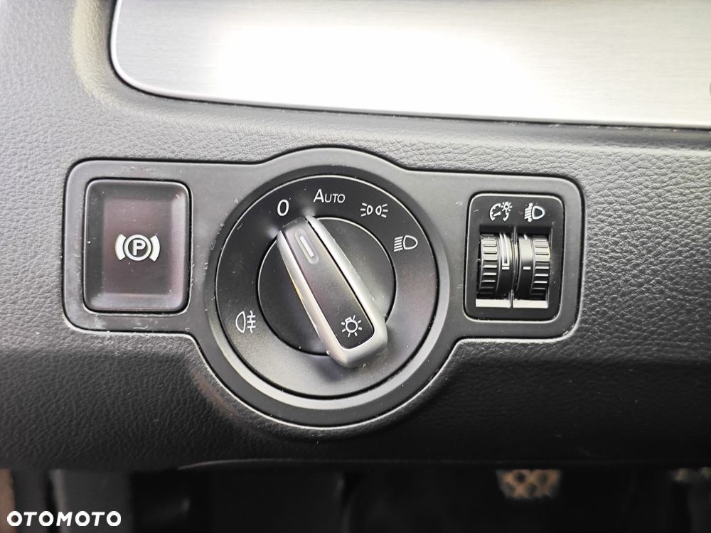Volkswagen Passat - 27