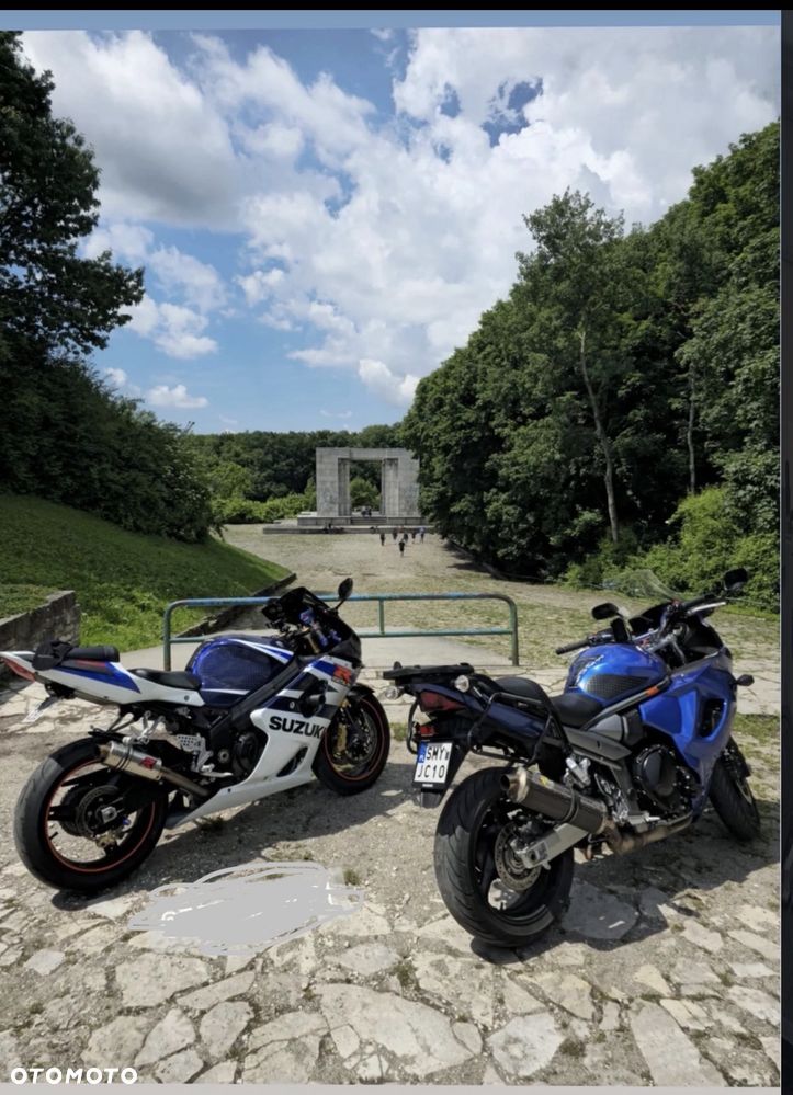 Suzuki GSX - 16