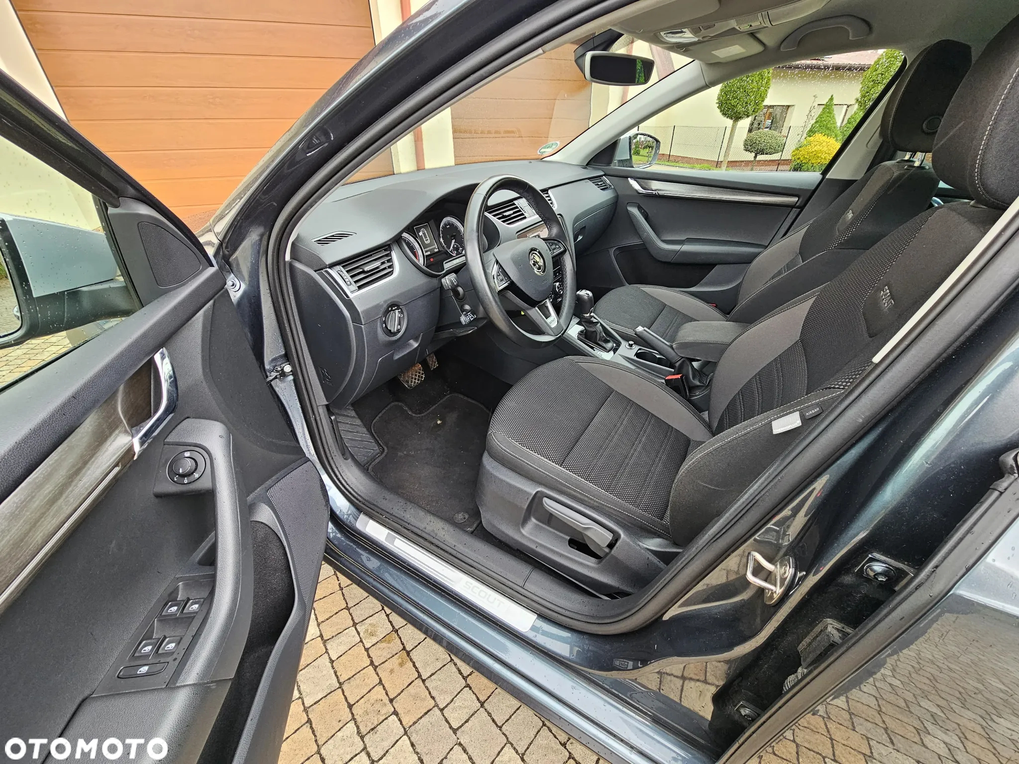Skoda Octavia Combi 2.0 TDI 4x4 DSG Scout - 27