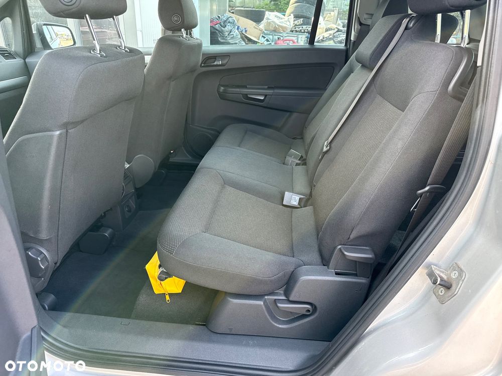 Opel Zafira 1.8 Cosmo - 24