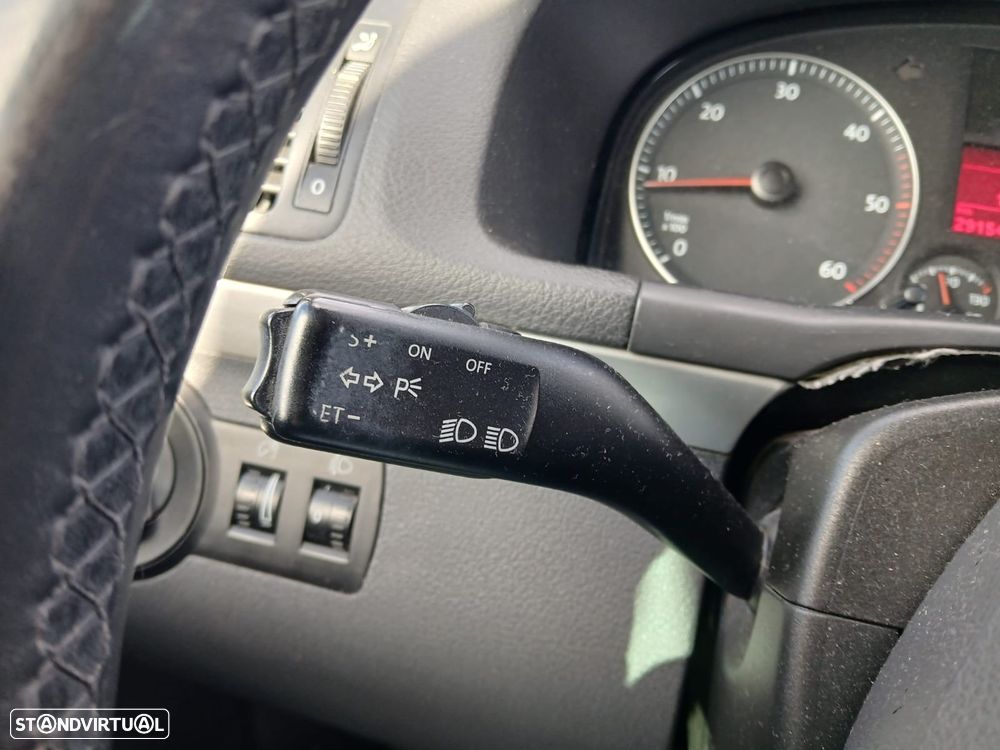 VW Touran 2.0 TDI Trendline 7L - 20