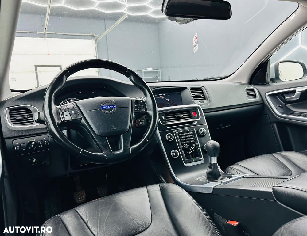 Volvo V60 D2 Momentum - 21