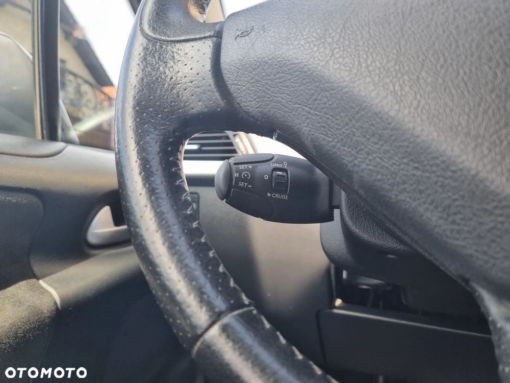 Peugeot 207 1.4 Presence Grand Prix - 17