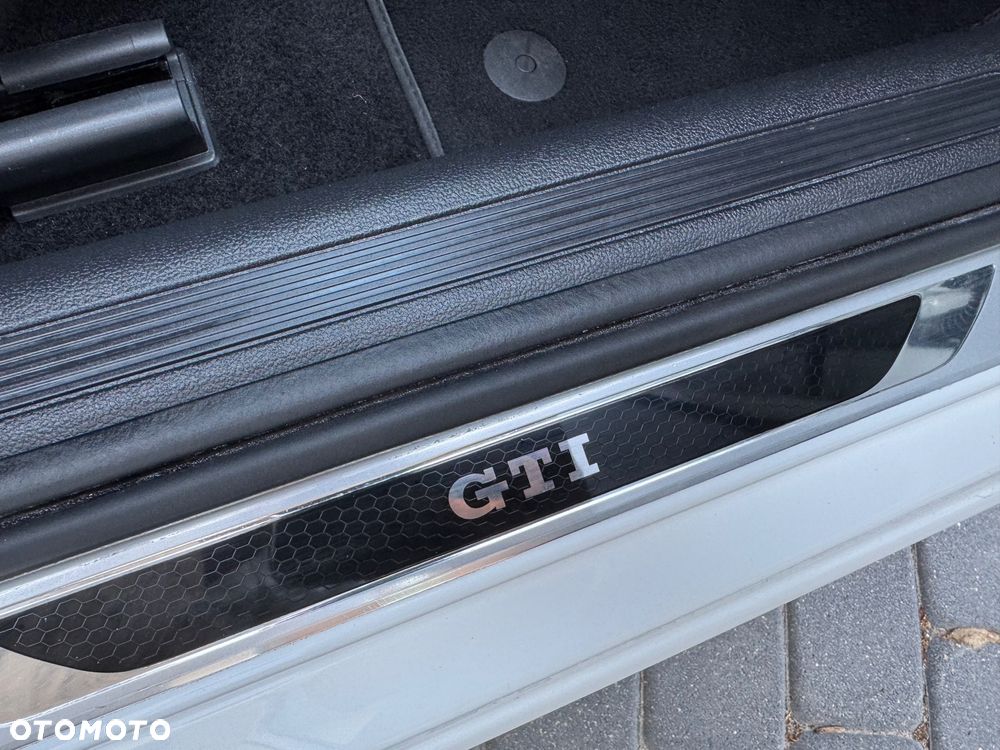 Volkswagen Polo 2.0 TSI DSG GTI - 37