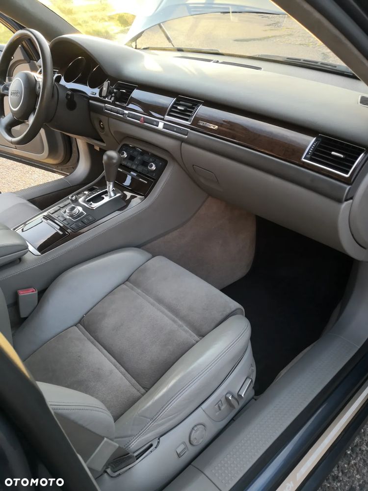 Audi A8 4.2 Quattro - 31