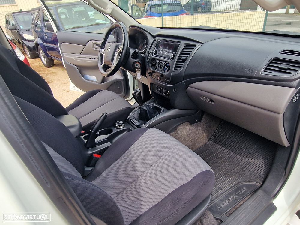 Mitsubishi L200 Pick Up 4x4 S&S Cabine Dupla Select - 8