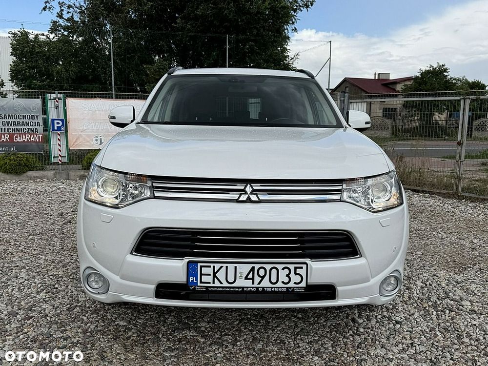 Mitsubishi Outlander - 2