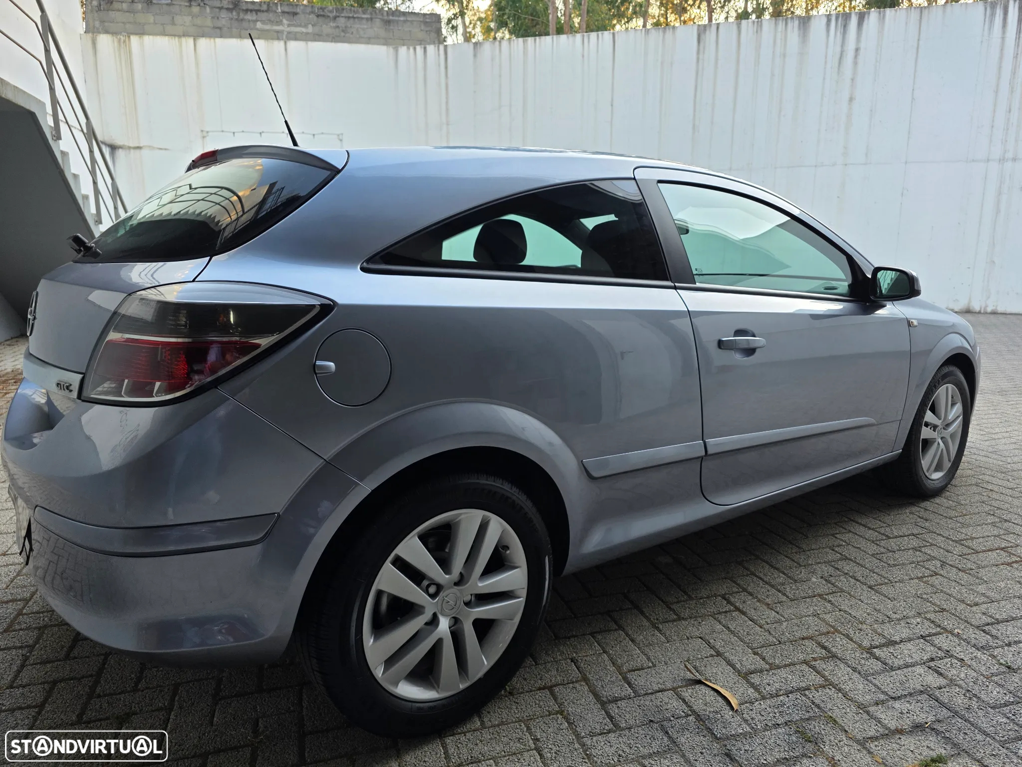 Opel Astra GTC 1.3 CDTi - 36