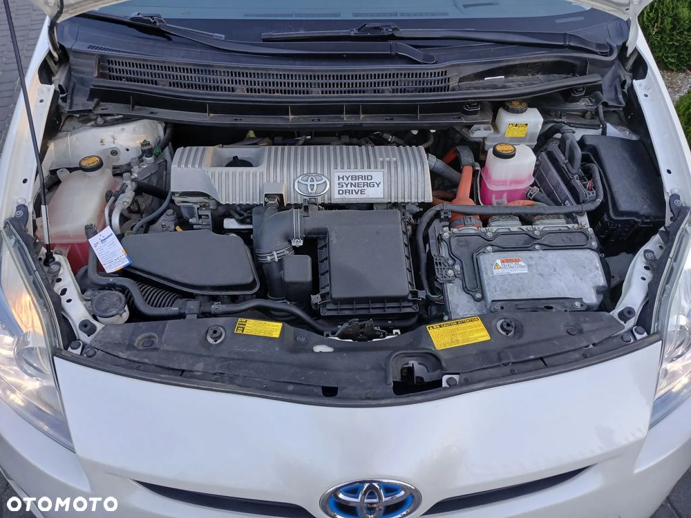 Toyota Prius (Hybrid) Executive - 29