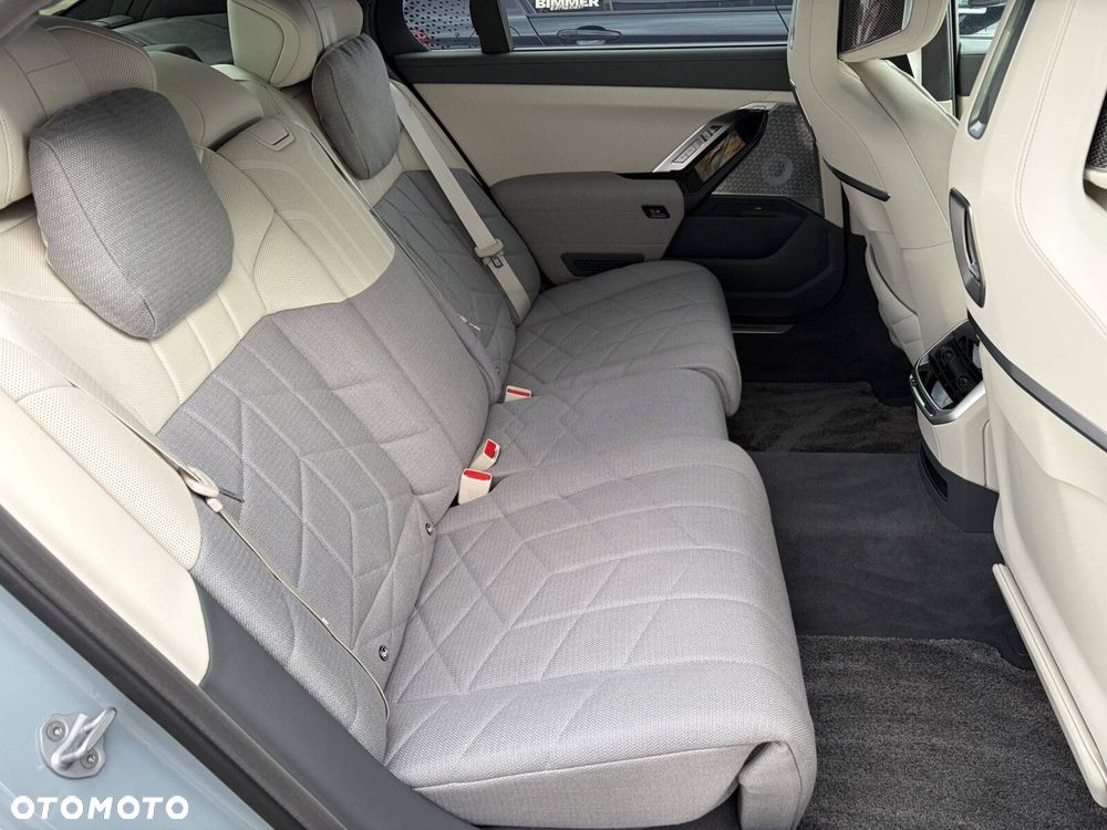 BMW Seria 7 - 13
