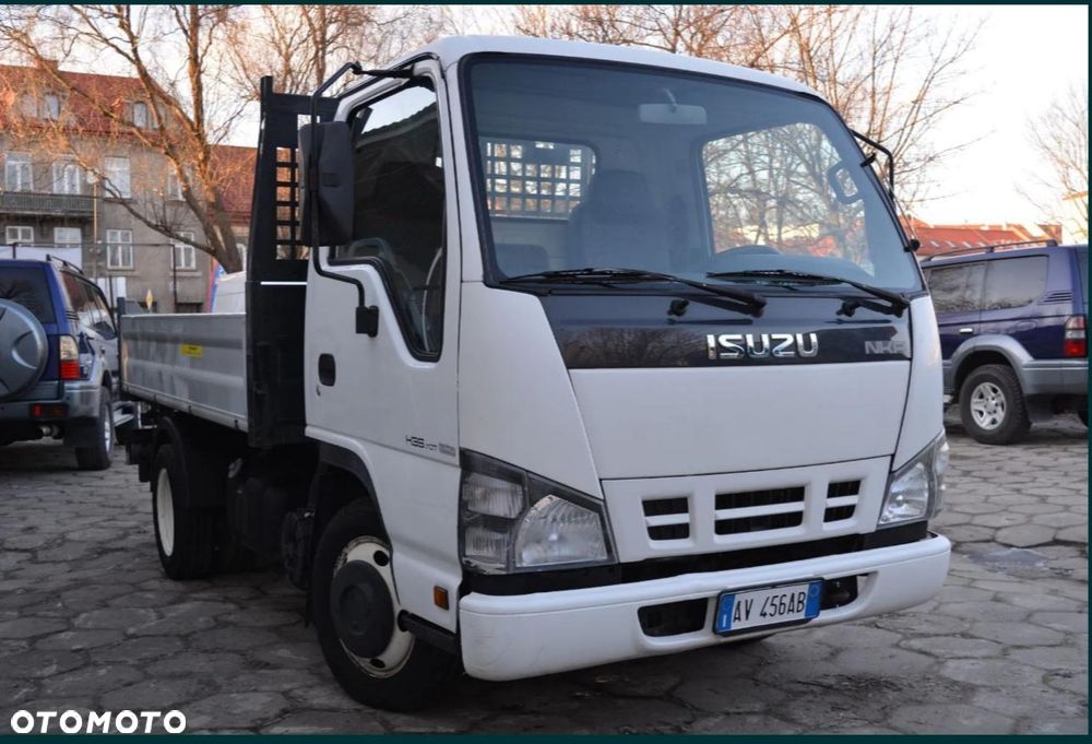 Isuzu NKR - 5