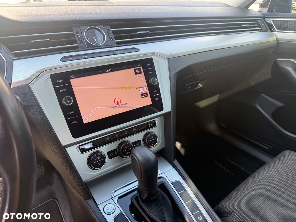 Volkswagen Passat 1.6 TDI SCR DSG Comfortline - 24