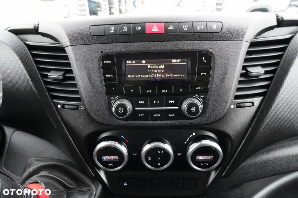 Iveco DAILY 35-160 / KONTENER 4,3 M / WINDA / BLIŹNIAK   DMC: 3500 KG /  2022 - 30