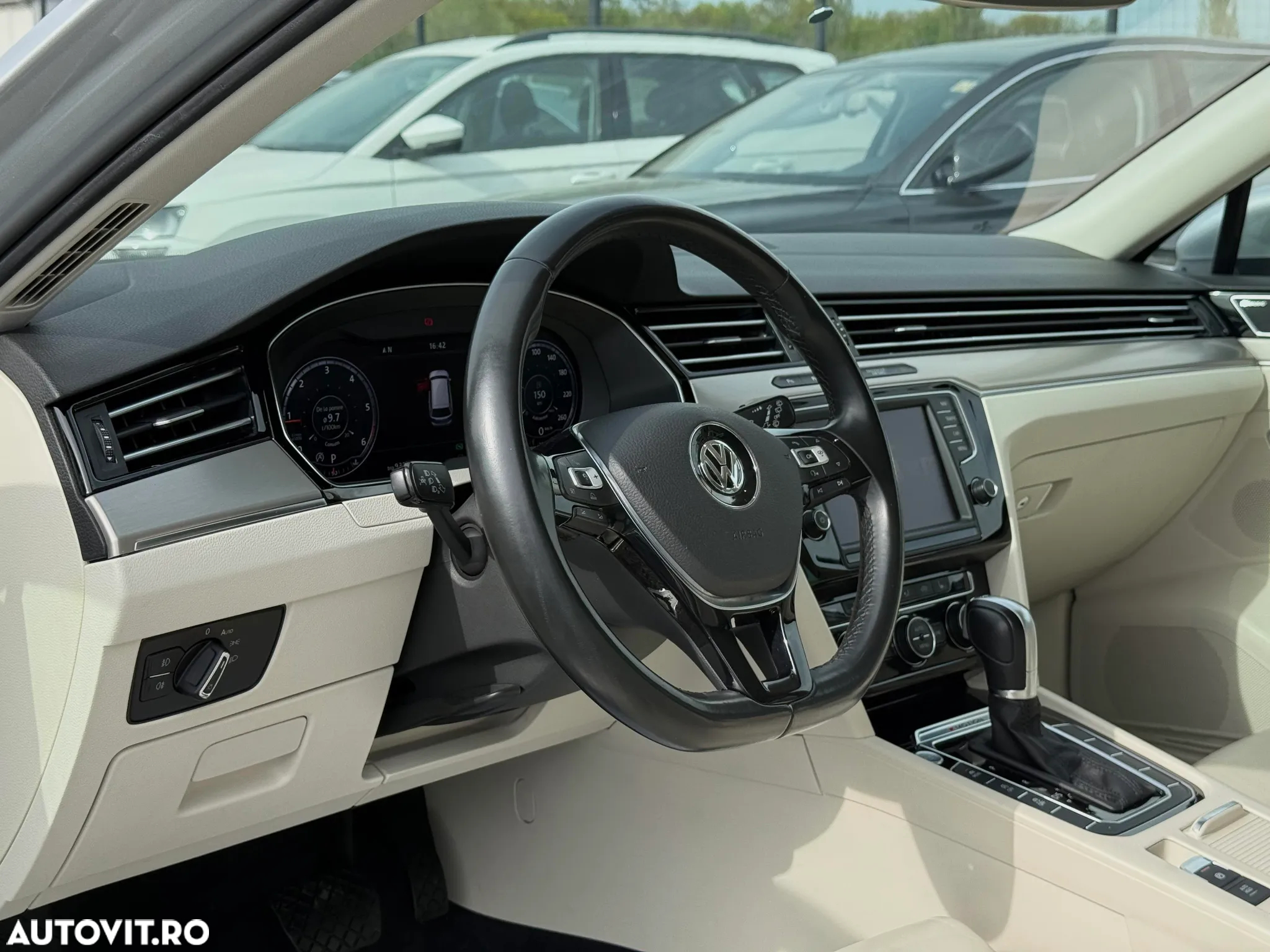 Volkswagen Passat Variant 2.0 TDI SCR 4Motion DSG Highline - 16