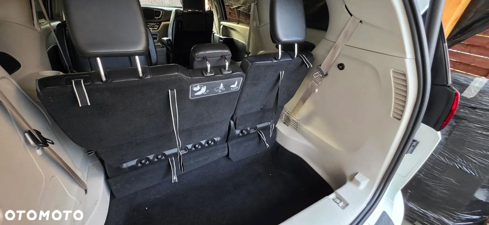 Chrysler Pacifica - 36