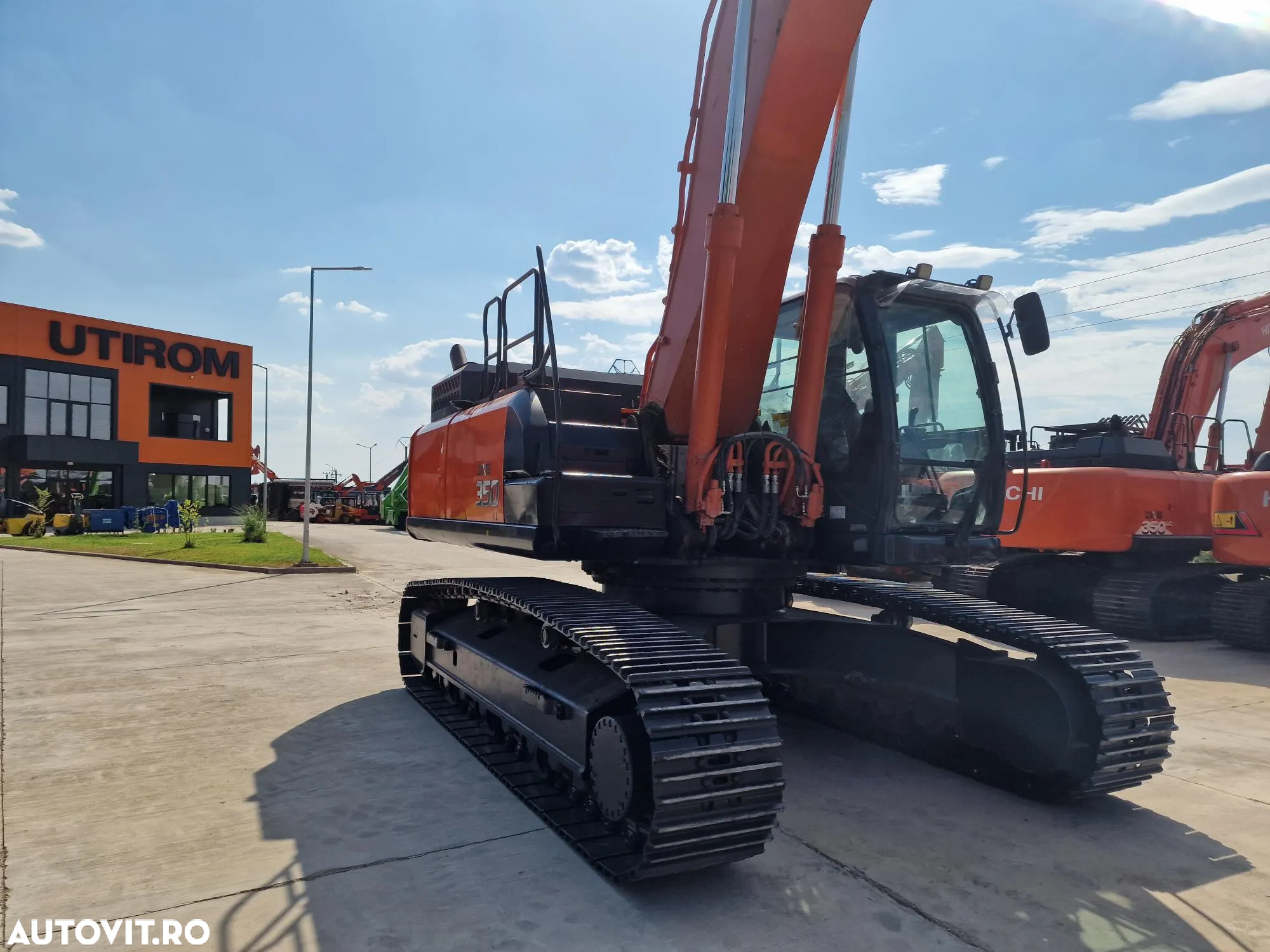 Hitachi ZX350-7, 2020, 9.420h, Cupa 2,2mc NOUA-94.900 Eur+Tva, Masa operationala 26,5t, Consum mediiu 14,1l/h, camera spate, camere laterale, inst picon, AC climatronic, Scaun operator pneumatic, lant 90% ok, STARE FOARTE BUNA, posibil leasing 5 ani-94900Eur - 14