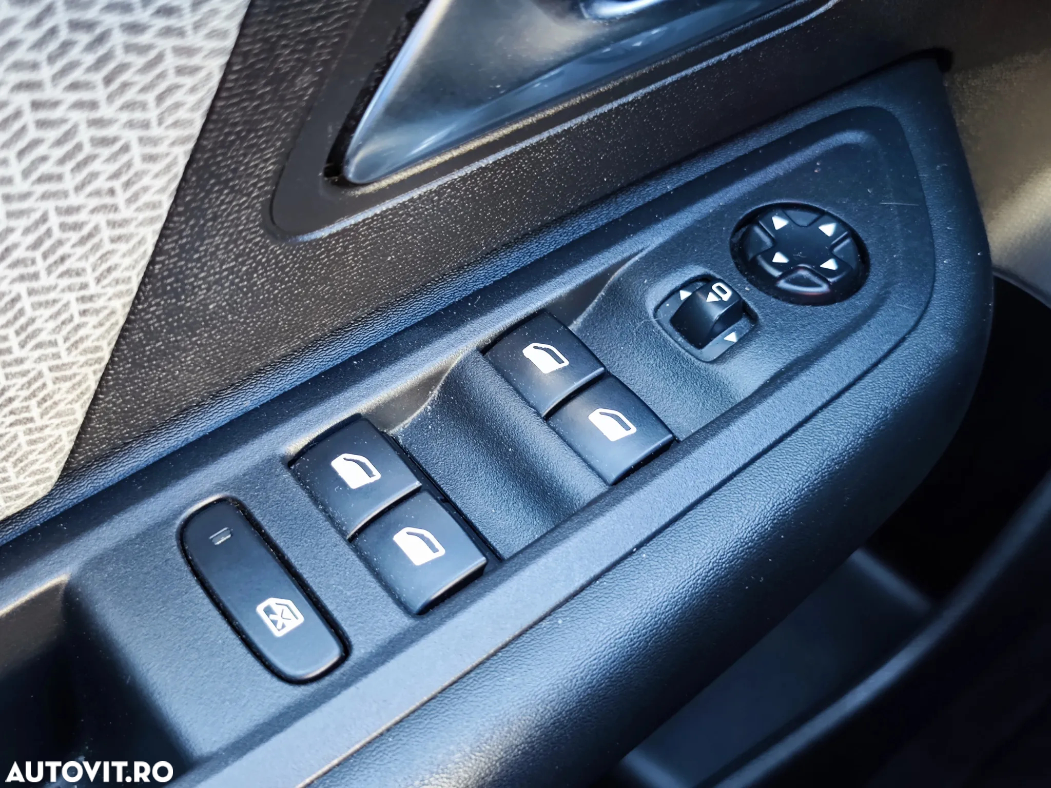 Citroën C4 BlueHDi 130 Stop&Start EAT8 FEEL PACK - 28