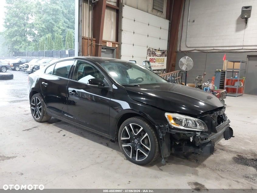 Volvo S60 - 1
