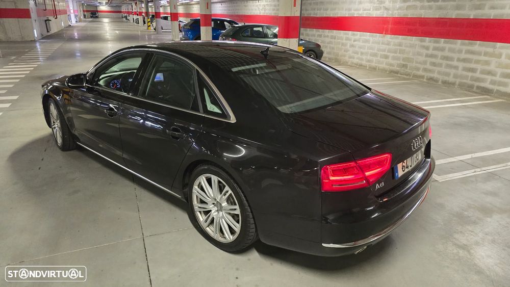 Audi A8 2010 photo 4