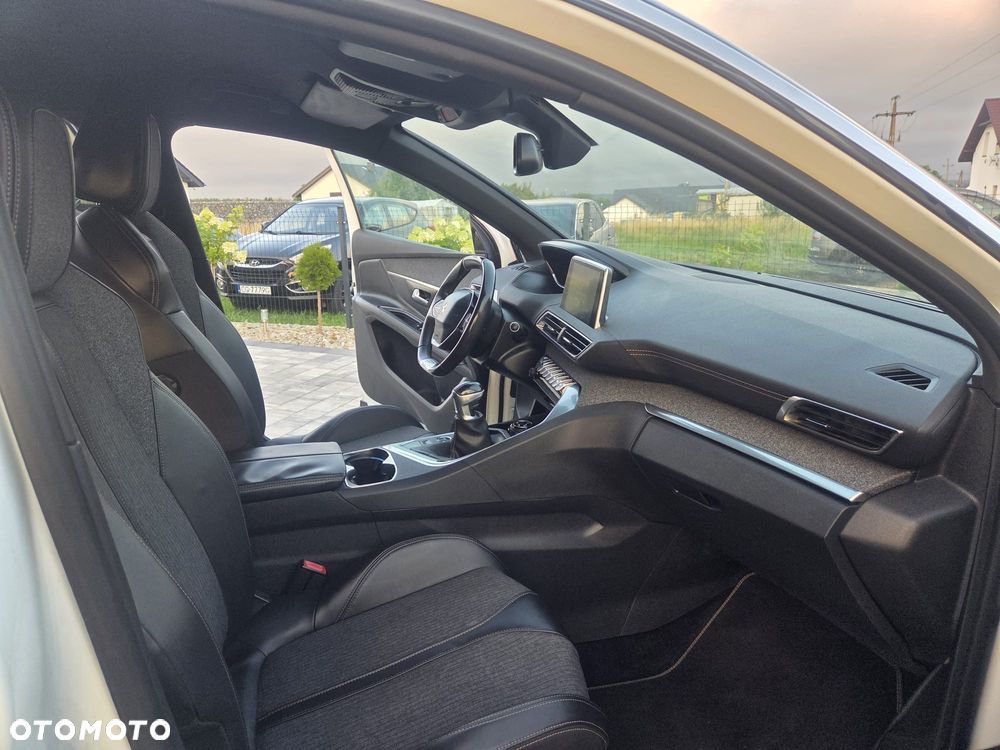 Peugeot 3008 1.2 PureTech GPF Allure S&S - 21