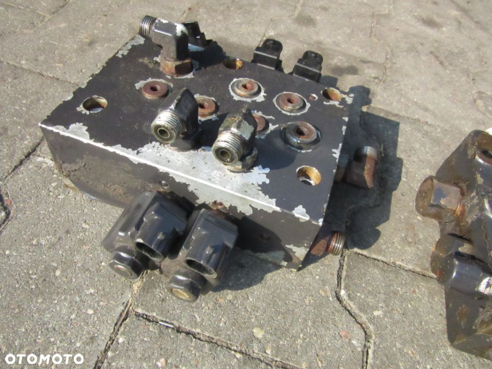 Blok zaworowy płyta rozdzielacz cewka Case McCormick XTX145 XTX165 XTX185 XTX200 XTX215 - 4