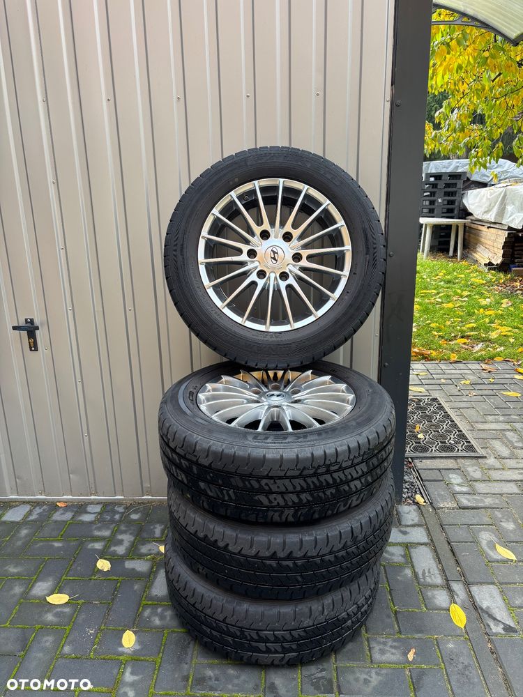 Hyundai H-1 2.5 CRDi Travel Comfort - 16