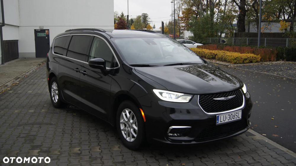 Chrysler Pacifica - 2