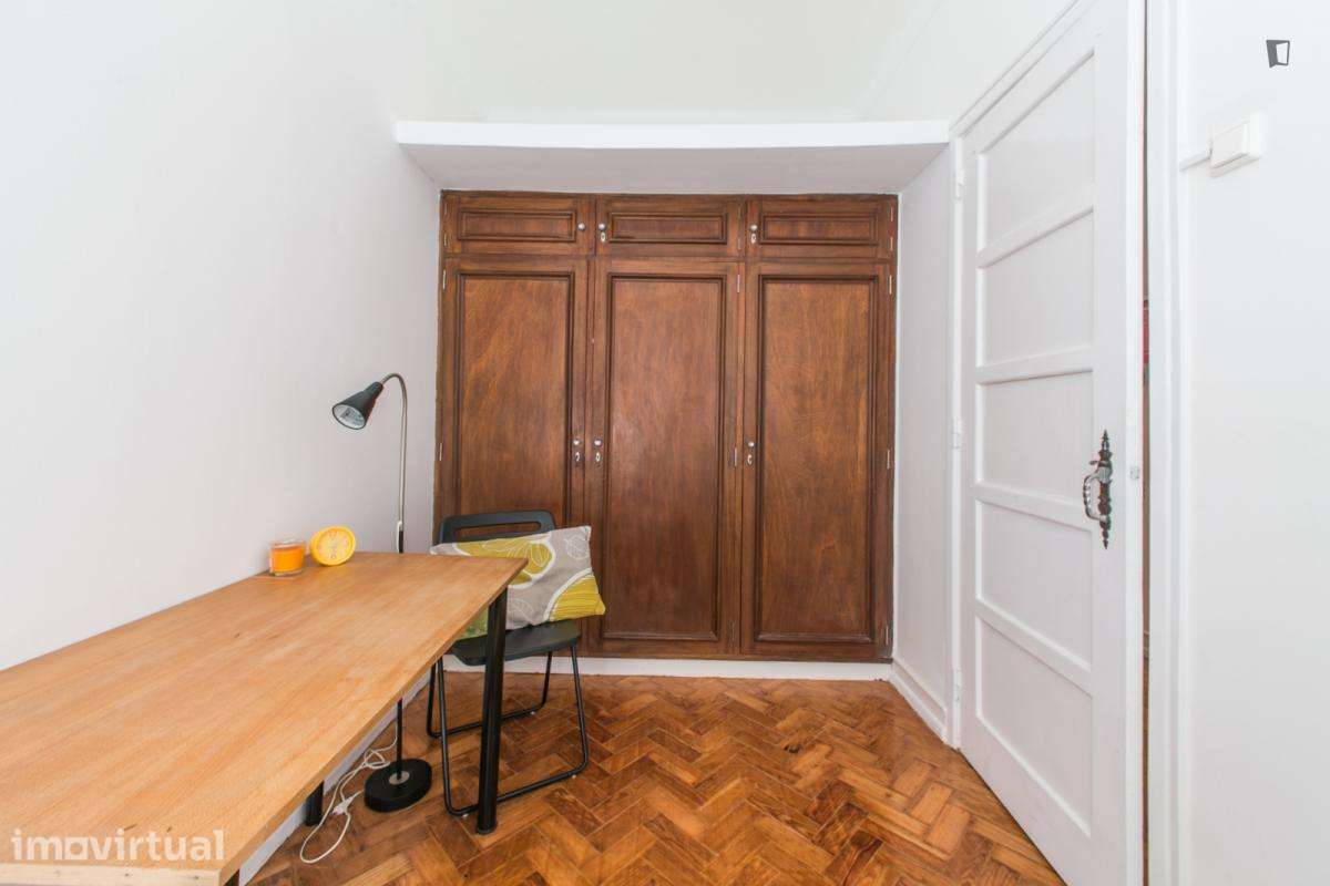 Quarto - localizado em São Sebastião Lisbon - Grande imagem: 3/19