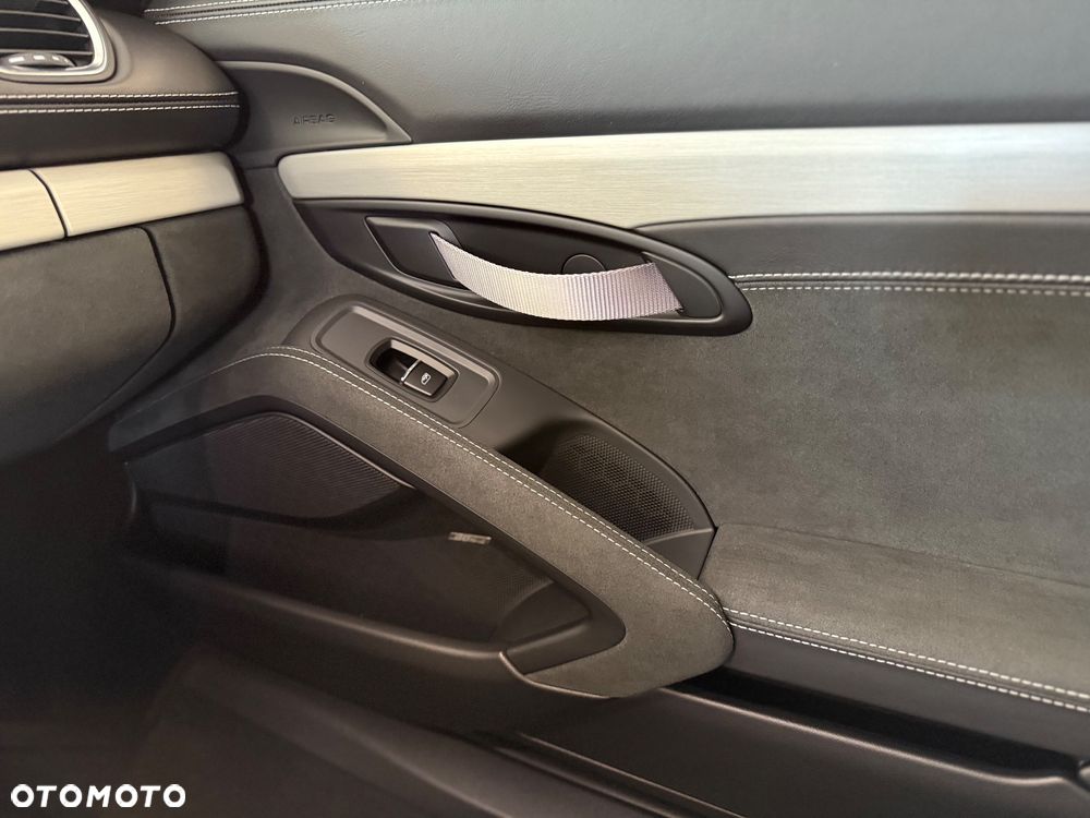 Porsche 718 Cayman - 23