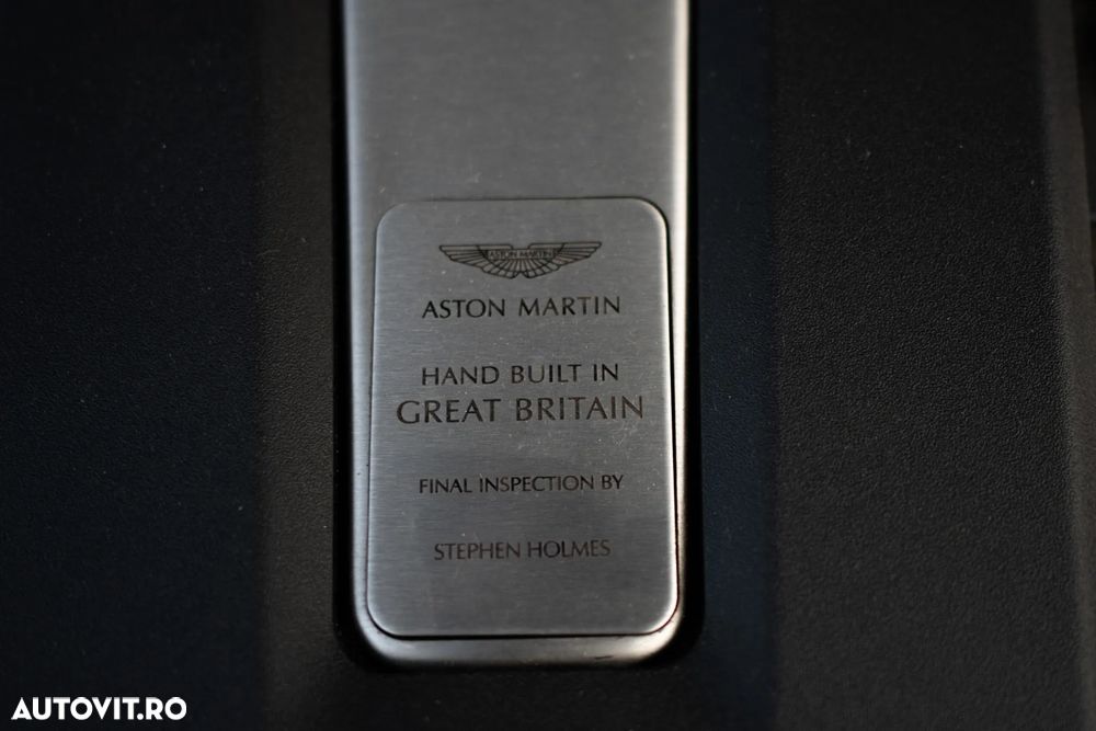 Aston Martin DBX - 32