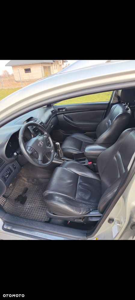 Toyota Avensis - 6