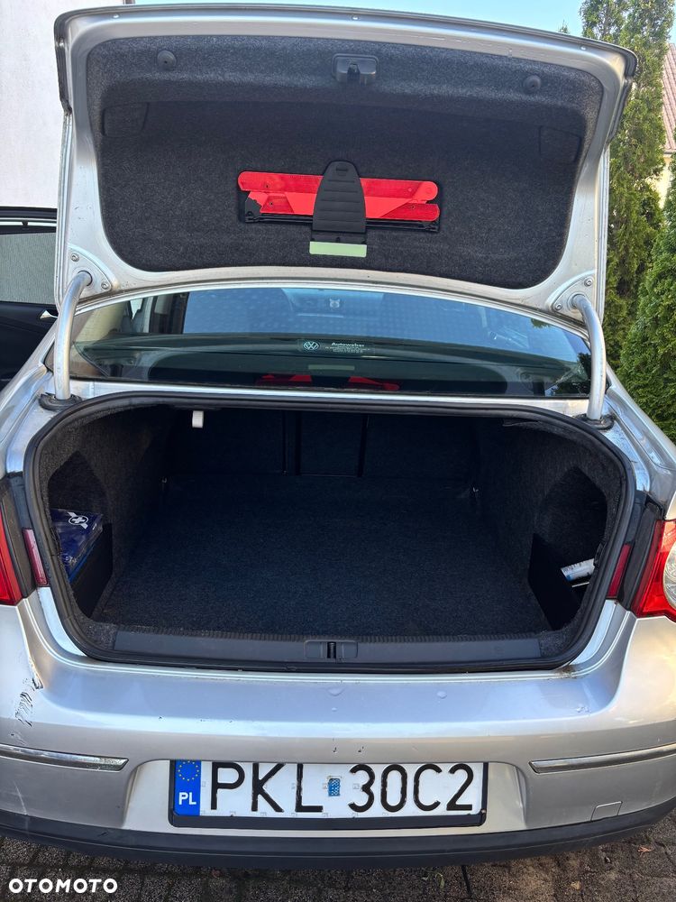 Volkswagen Passat 2.0 TDI Comfortline - 14