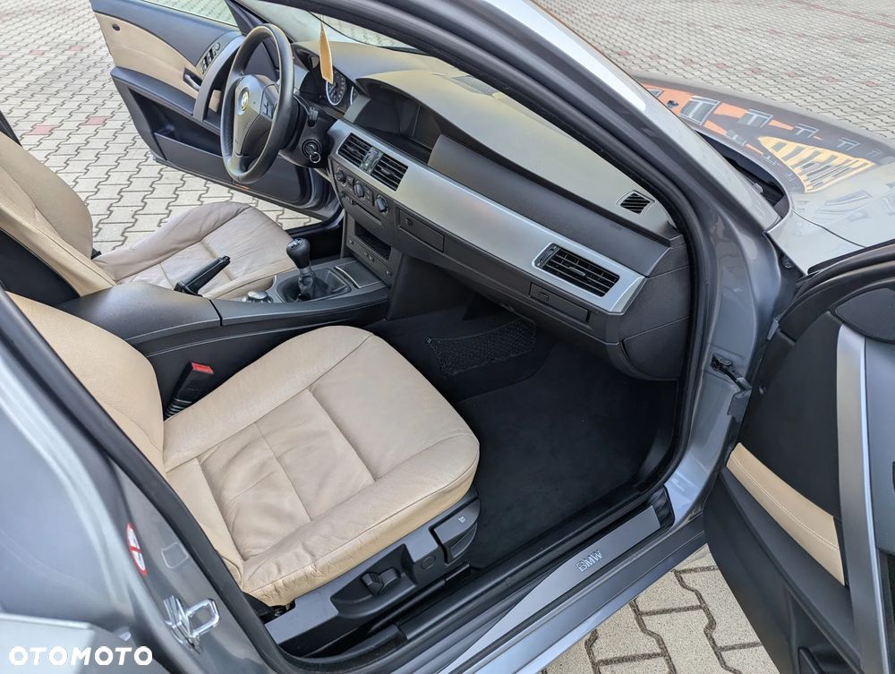 BMW Seria 5 520i Touring Edition Sport - 36