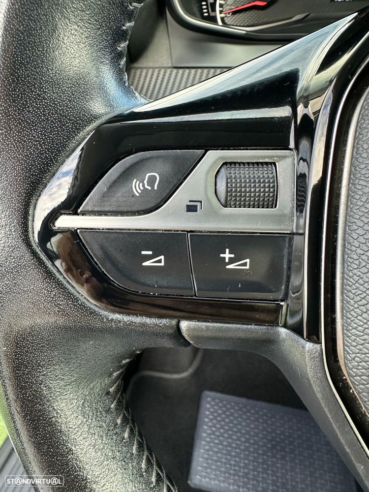 Peugeot 2008 1.5 BlueHDi Allure - 17