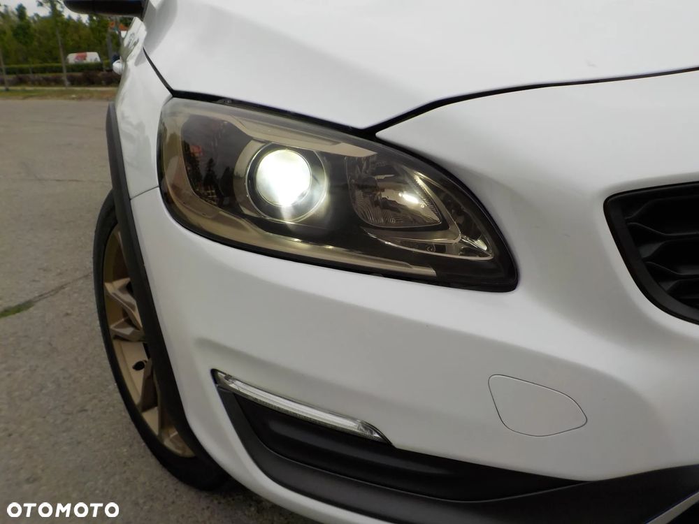 Volvo V60 Cross Country T5 AWD Summum - 14