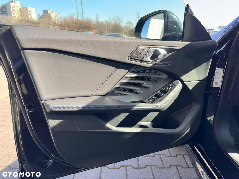 BMW Seria 2 220i mHEV - 17