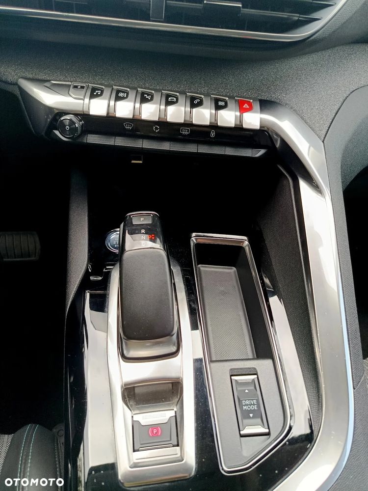 Peugeot 3008 225 e-EAT8 Allure - 24