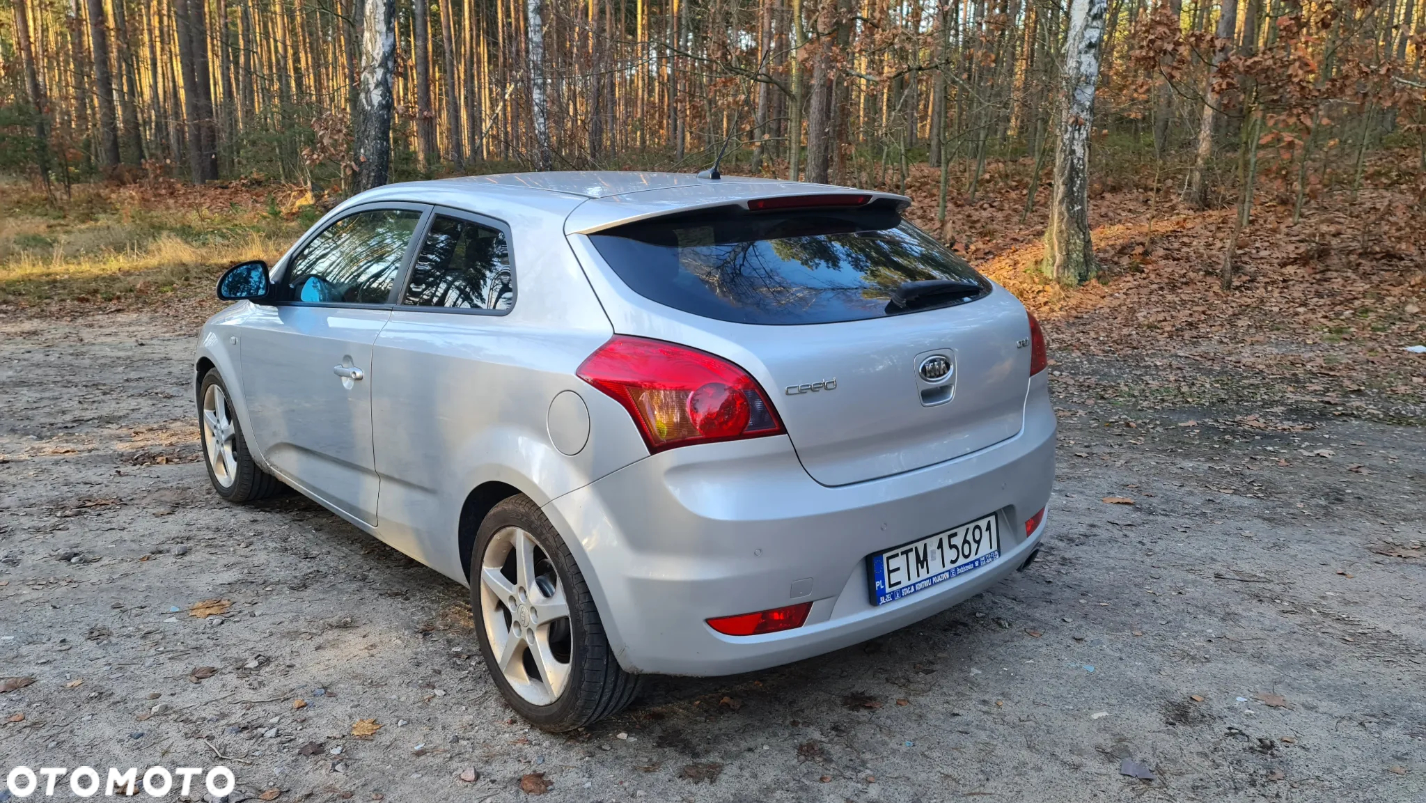 Kia Ceed Cee'd 1.6 Crdi Comfort + - 2