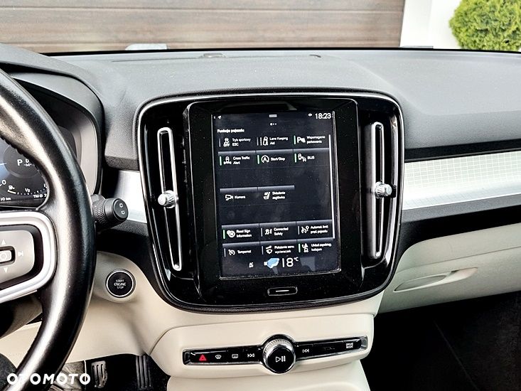 Volvo XC 40 D3 SCR Momentum Core - 32