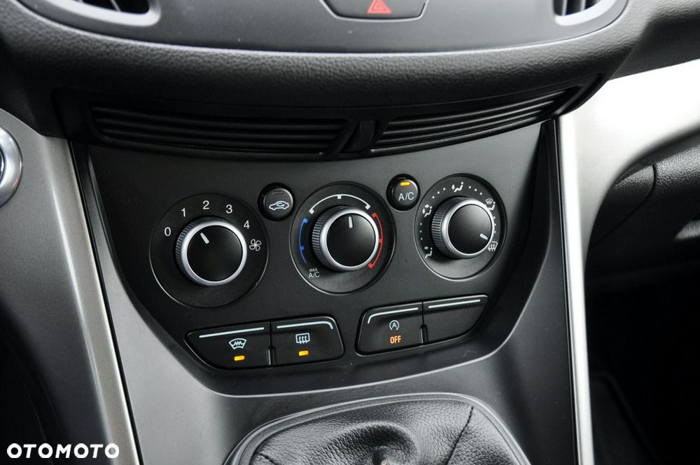 Ford Kuga - 32