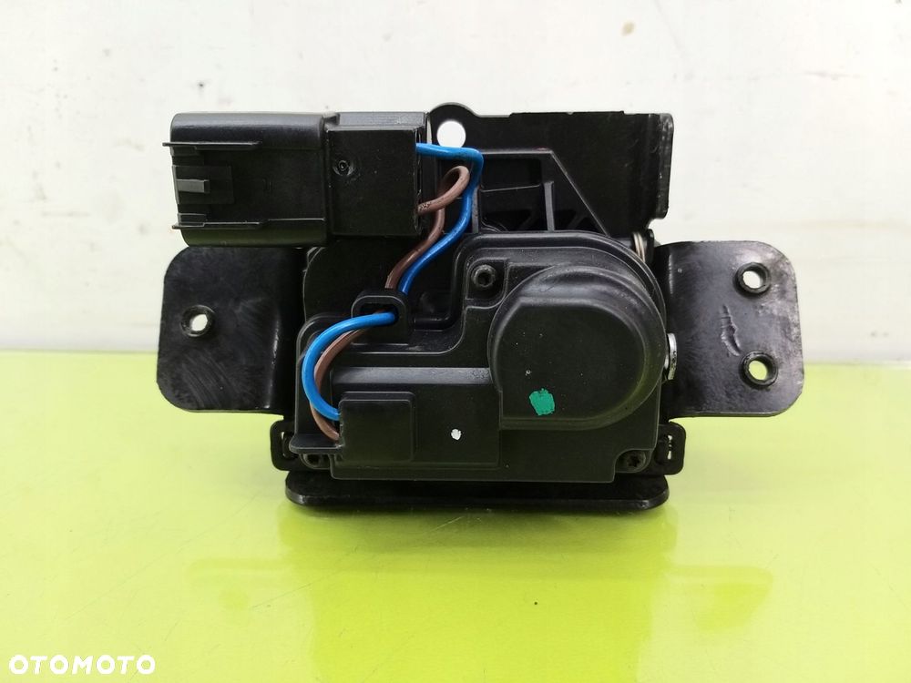 Zamek klapy tylnej Chevrolet HHR 2005-2011 13502697 ORYGINAŁ - 1