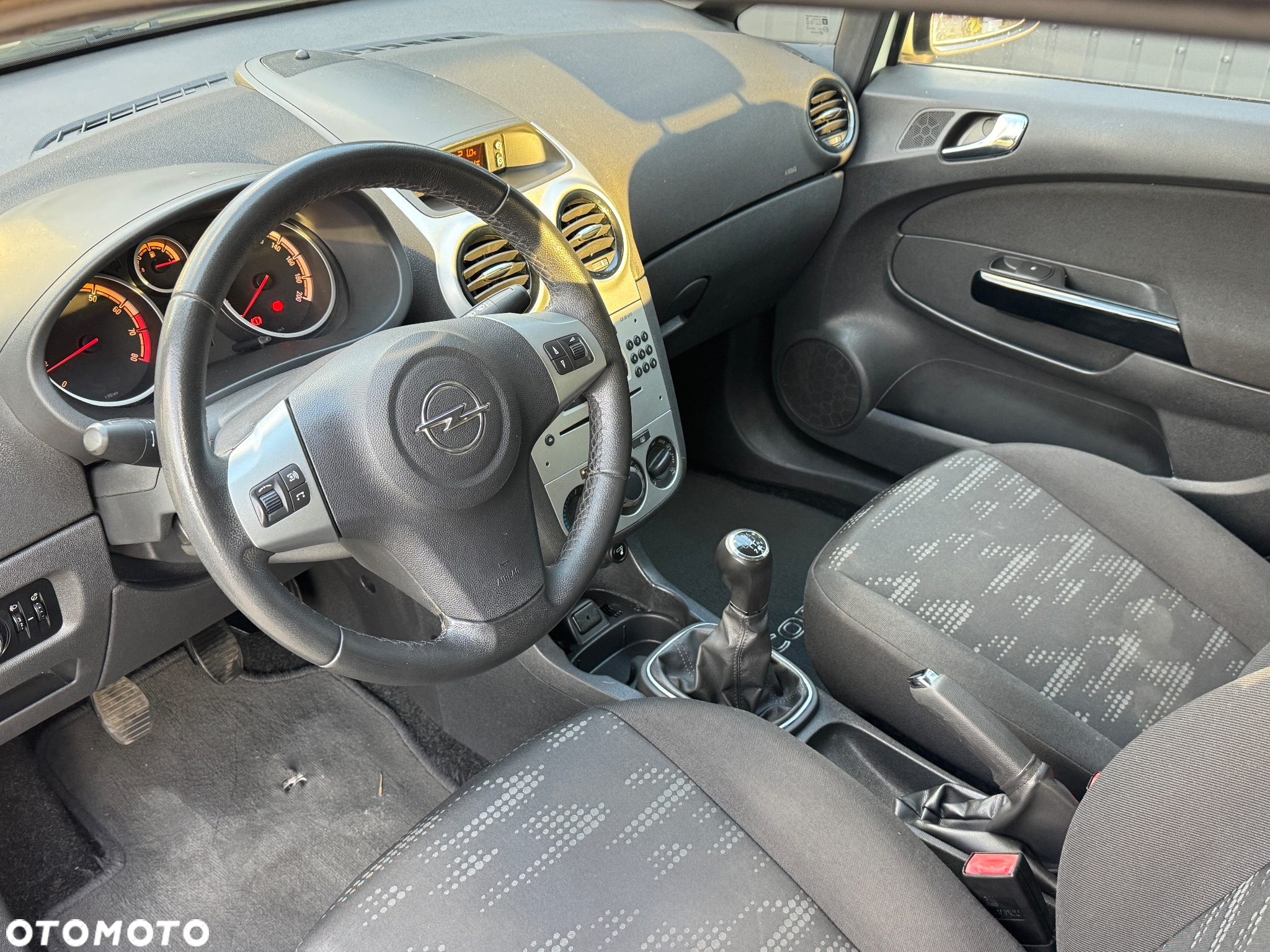 Opel Corsa 1.4 16V Satellite - 9