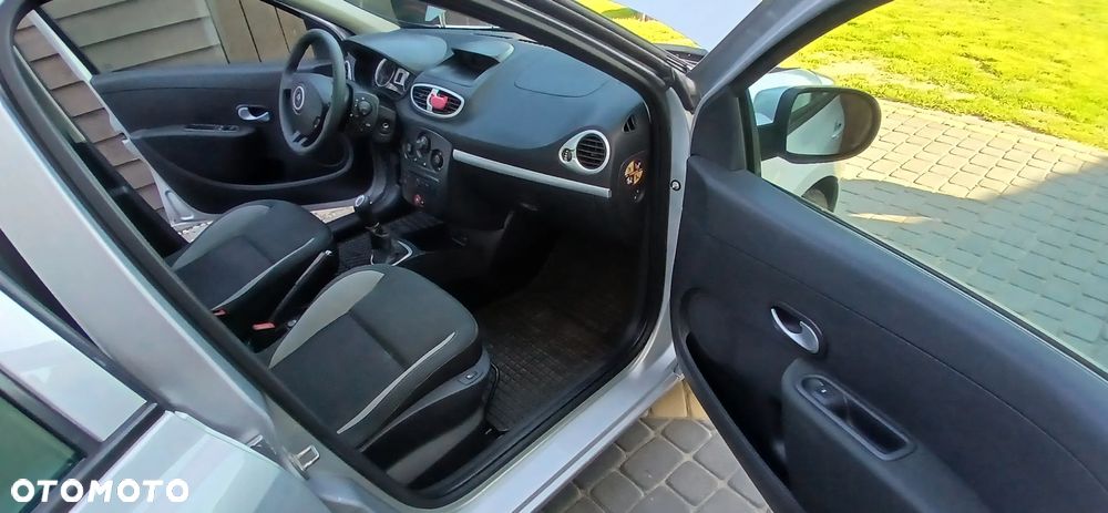 Renault Clio - 14