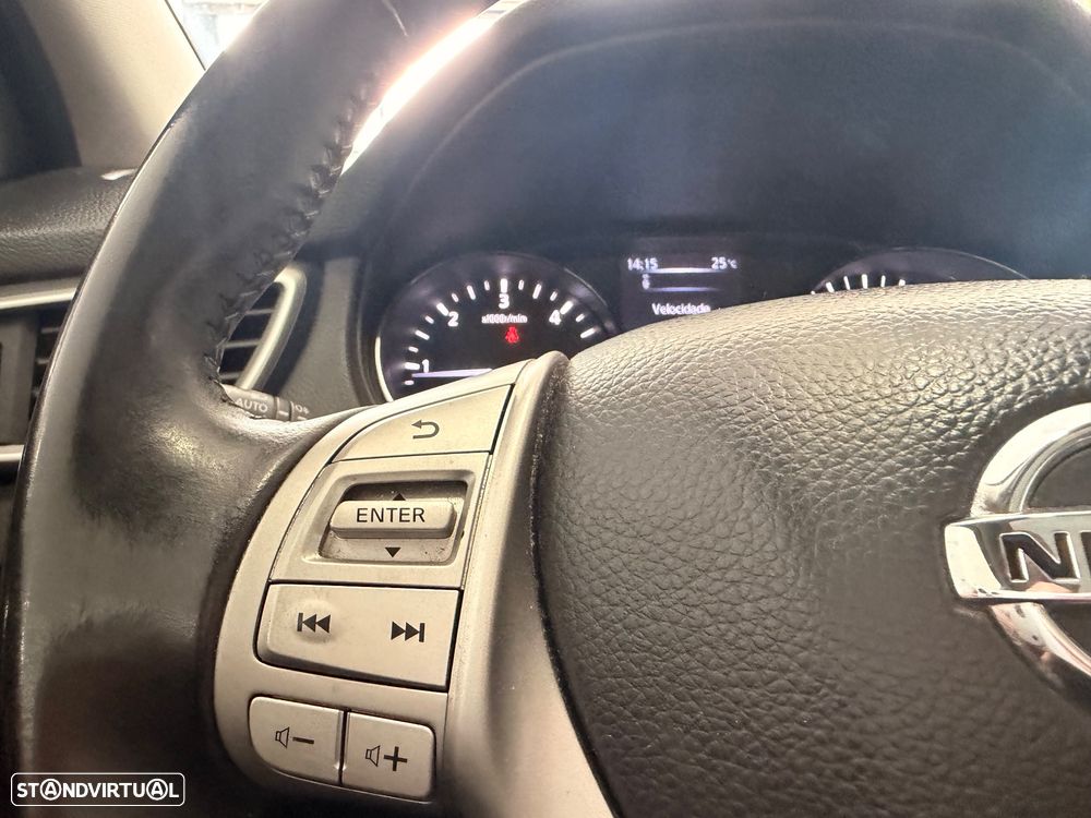 Nissan Qashqai 1.5 dCi N-Connecta 18 - 22