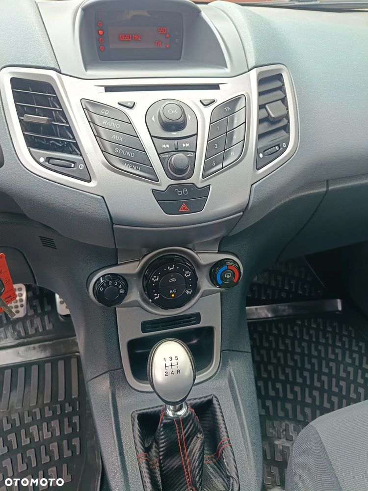 Ford Fiesta 1.25 Celebration - 10