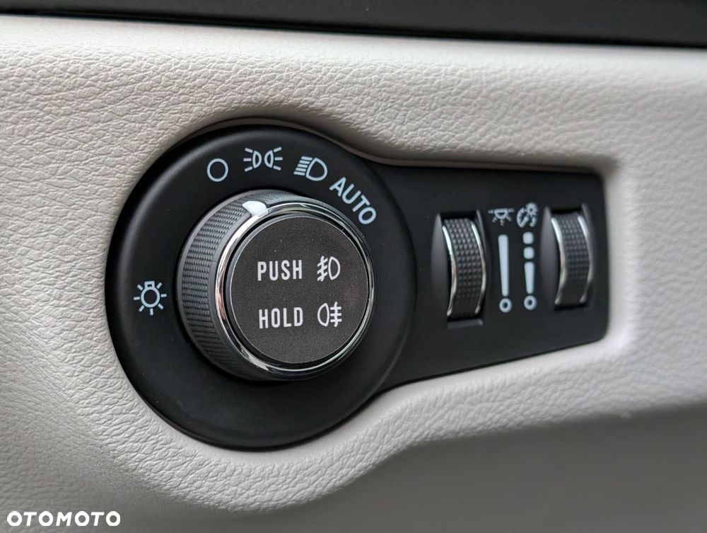 Chrysler Pacifica - 27