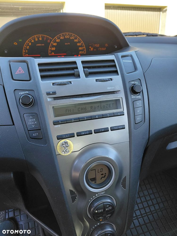 Toyota Yaris - 5
