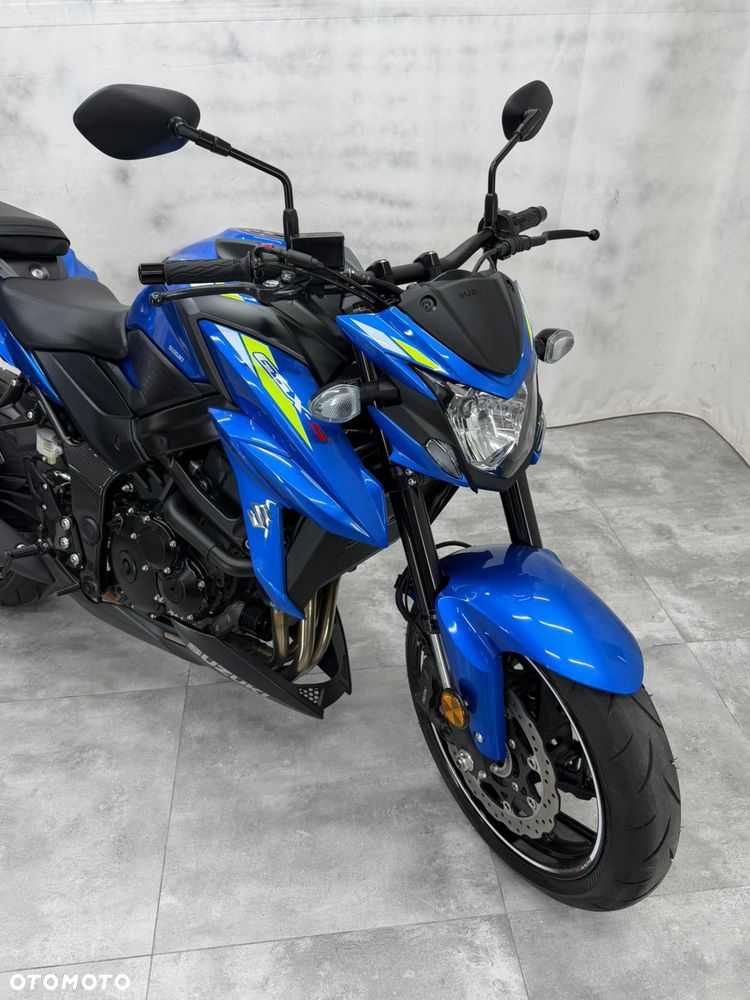 Suzuki GSX - 11