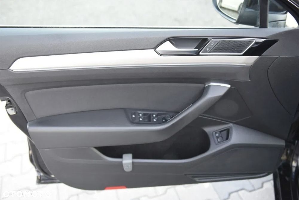 Volkswagen Passat - 31